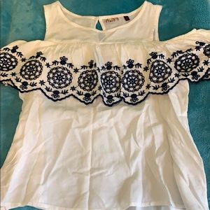 Cold-shoulder tank top